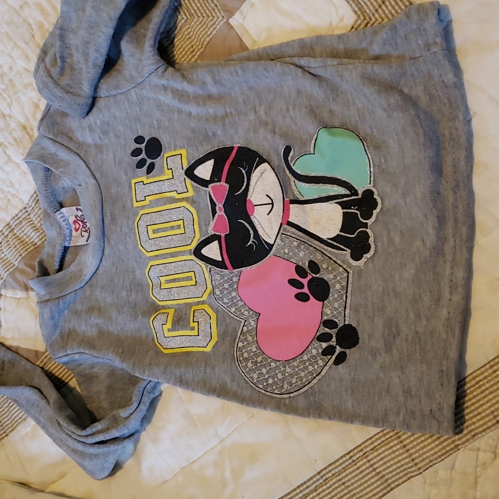 Cute sweater.  Like new